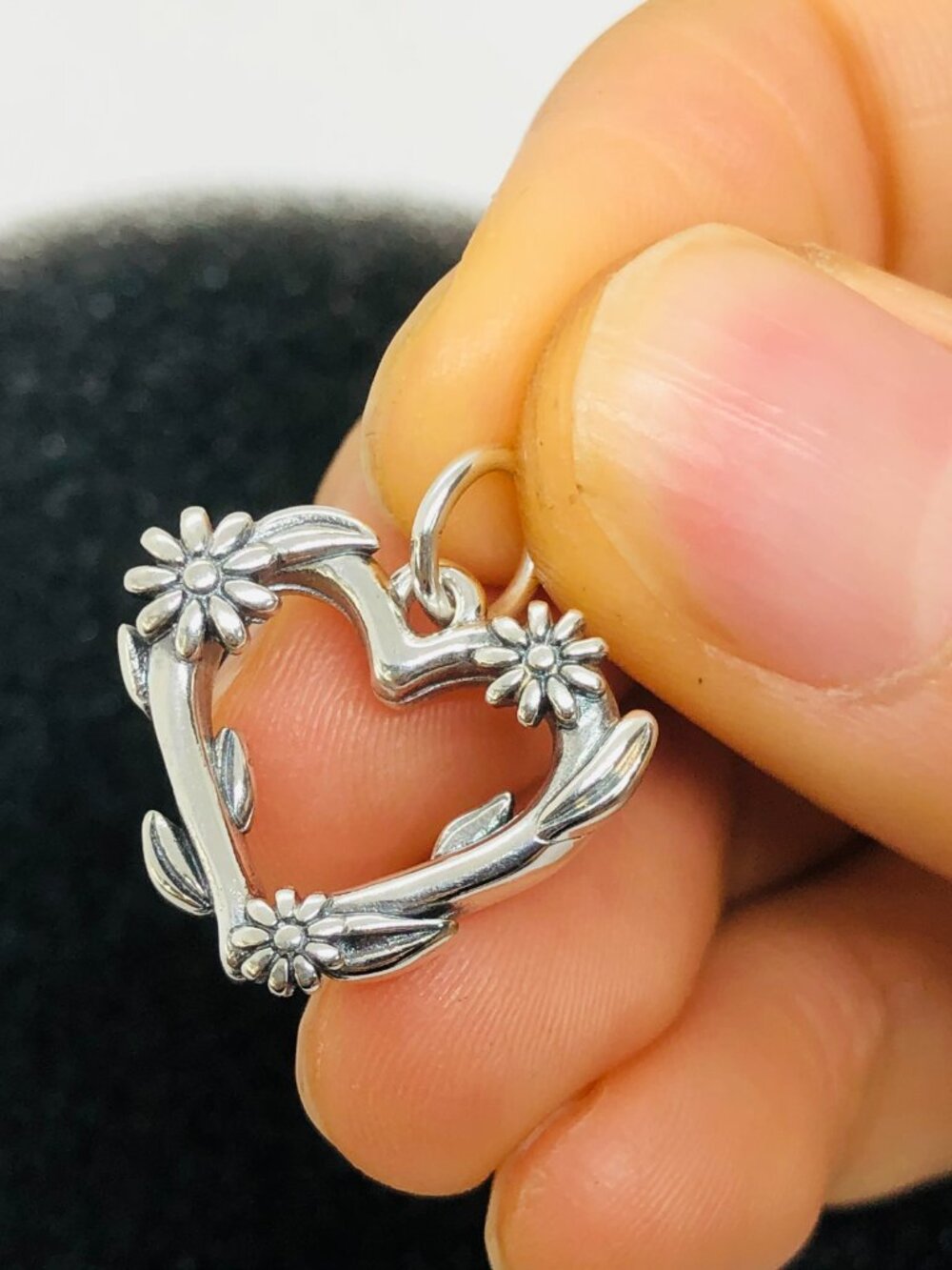 👍👍James Avery Flowering Vines Heart Charm